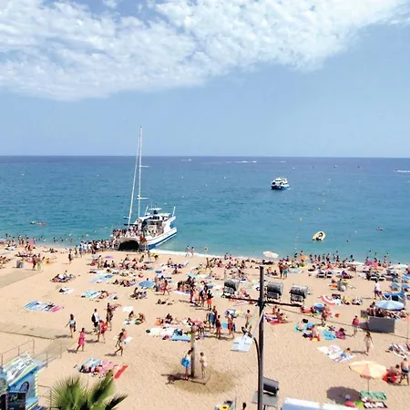 Apartman 3 Bedroom Pet Friendly Apartment In Lloret De Mar *