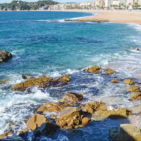 3 Bedroom Pet Friendly Apartment In Lloret De Mar * Lloret de Mar